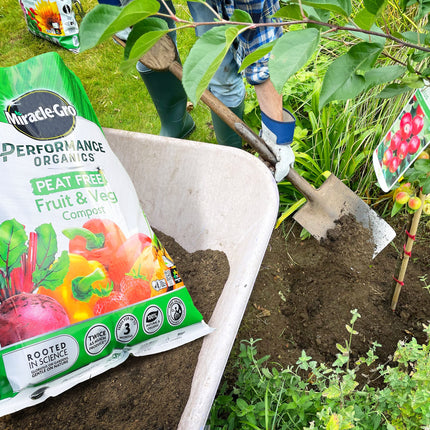 Miracle-Gro 121060 Performance Organics Fruit and Veg PEAT FREE Compost, 40L, White