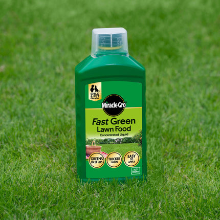 Miracle-Gro Fast Green Lawn Food Concentrated Liquid, 1 litre concentrate, 100 m² coverage