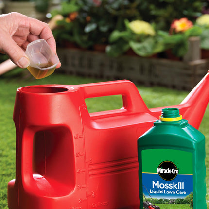 Miracle-Gro Mosskill Liquid Lawn Care, 1 litre concentrate, 67 m² coverage
