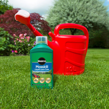 Miracle-Gro Mosskill Liquid Lawn Care, 1 litre concentrate, 67 m² coverage