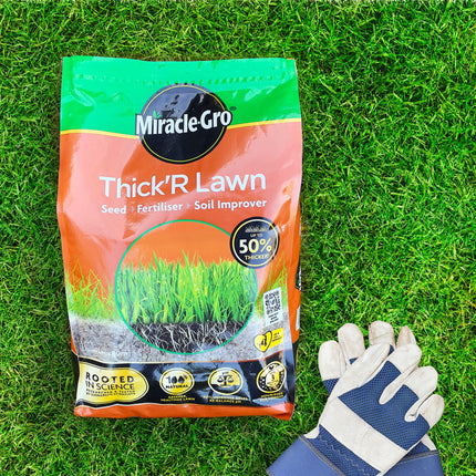 Miracle-Gro THICK'R Lawn Seed, Fertilliser & Soil Improver Fertiliser, Brown