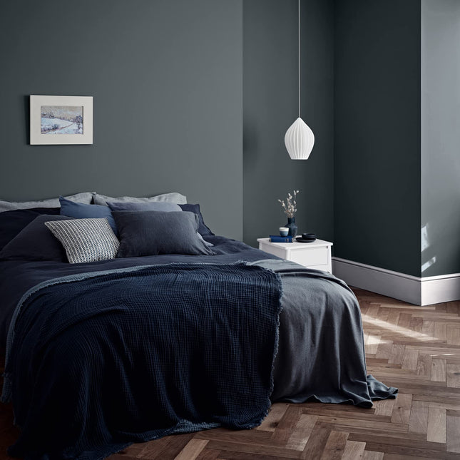 CROWN 2.5L Breatheasy MATT Emulsion Paint for Walls & Ceilings - REVOLUTION