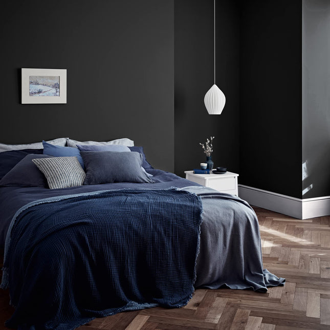 CROWN 2.5L Breatheasy MATT Emulsion Paint for Walls & Ceilings - Rebel Black