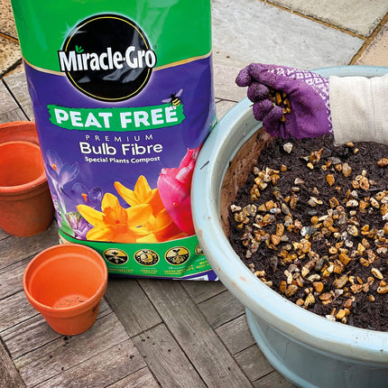Miracle-Gro 119785 Premium Bulb Fibre Compost, PEAT FREE, 20 Litre Bag, (New 2020 Range), Purple