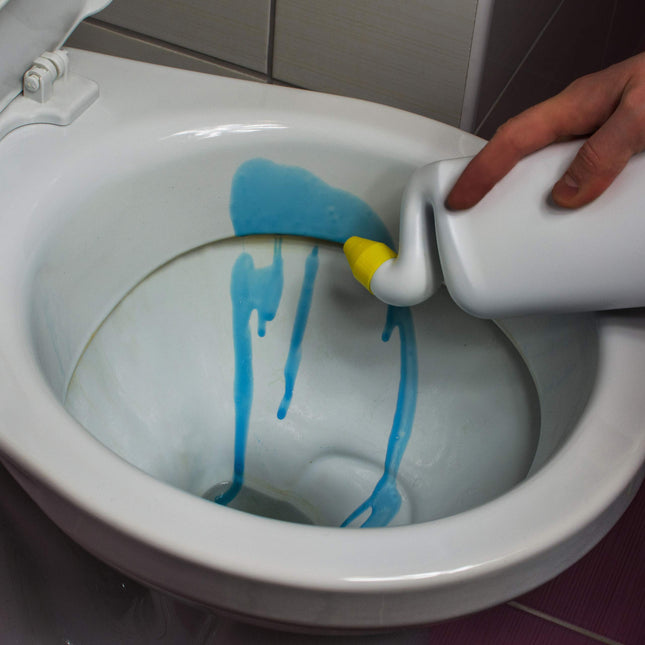Toilet Duck 5 in 1 Pine Liquid Toilet Cleaner, Kills Bacteria & Removes Limescale, Disinfectant Bulk Buy of 8