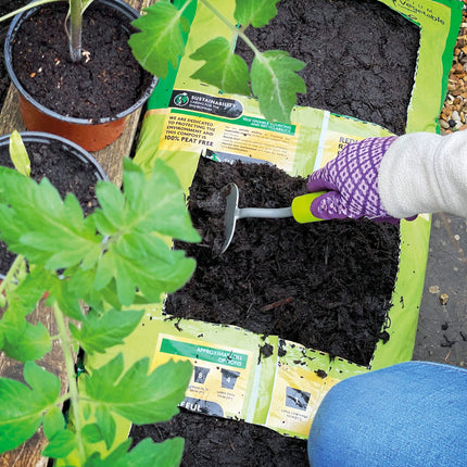 Miracle-Gro PEAT FREE Premium Fruit & Vegetable Compost, 42 Litres