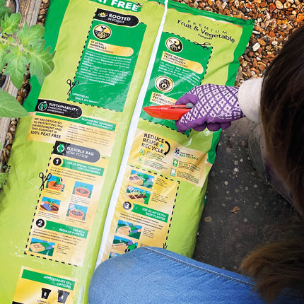 Miracle-Gro PEAT FREE Premium Fruit & Vegetable Compost, 42 Litres