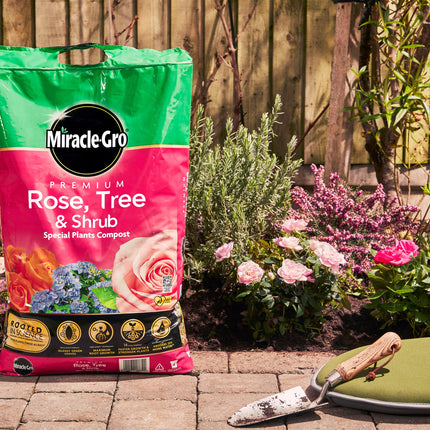 Miracle-Gro Premium Rose, Tree & Shrub Compost, 40 Litres, Brown