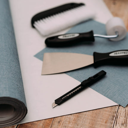 Harris Seriously Good Wallpapering Kit | Set Includes: 1 x Paperhanging Brush, 1 x Stripping Knife, 1 x Seam Roller, 1 x Trimming Knife