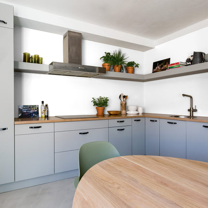 Johnstone's - Kitchen Paint - Brilliant White - Matt Finish - Grease & Stain Resistant - Suitable for Kitchen Walls & Ceilings - Highly Durable - Low Odour - 12m2 Coverage per Litre - 2.5L
